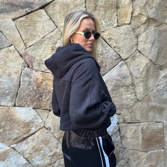 Chaqueta Crop Polar Negra