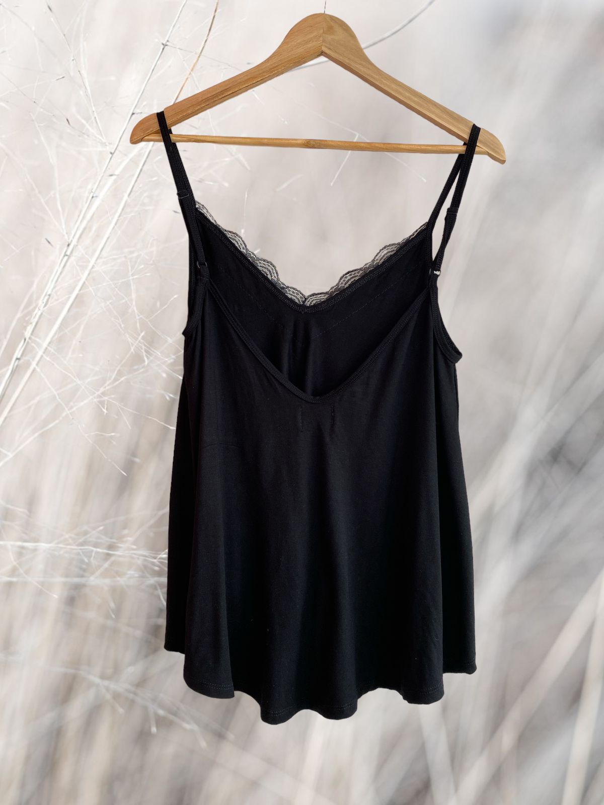 Polera Toscana encaje delantero Negra