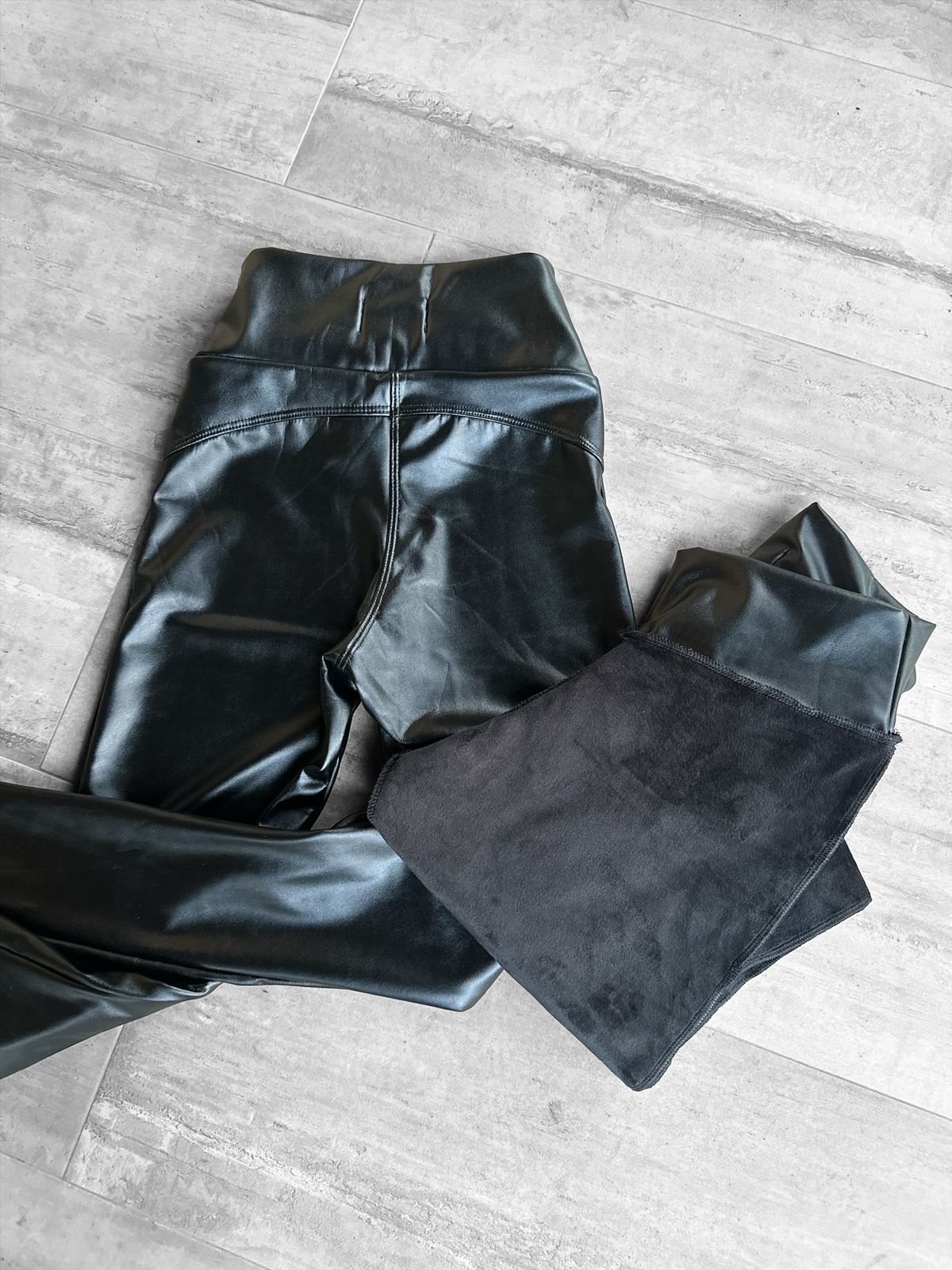 Calza Cuerina Forrada Negra